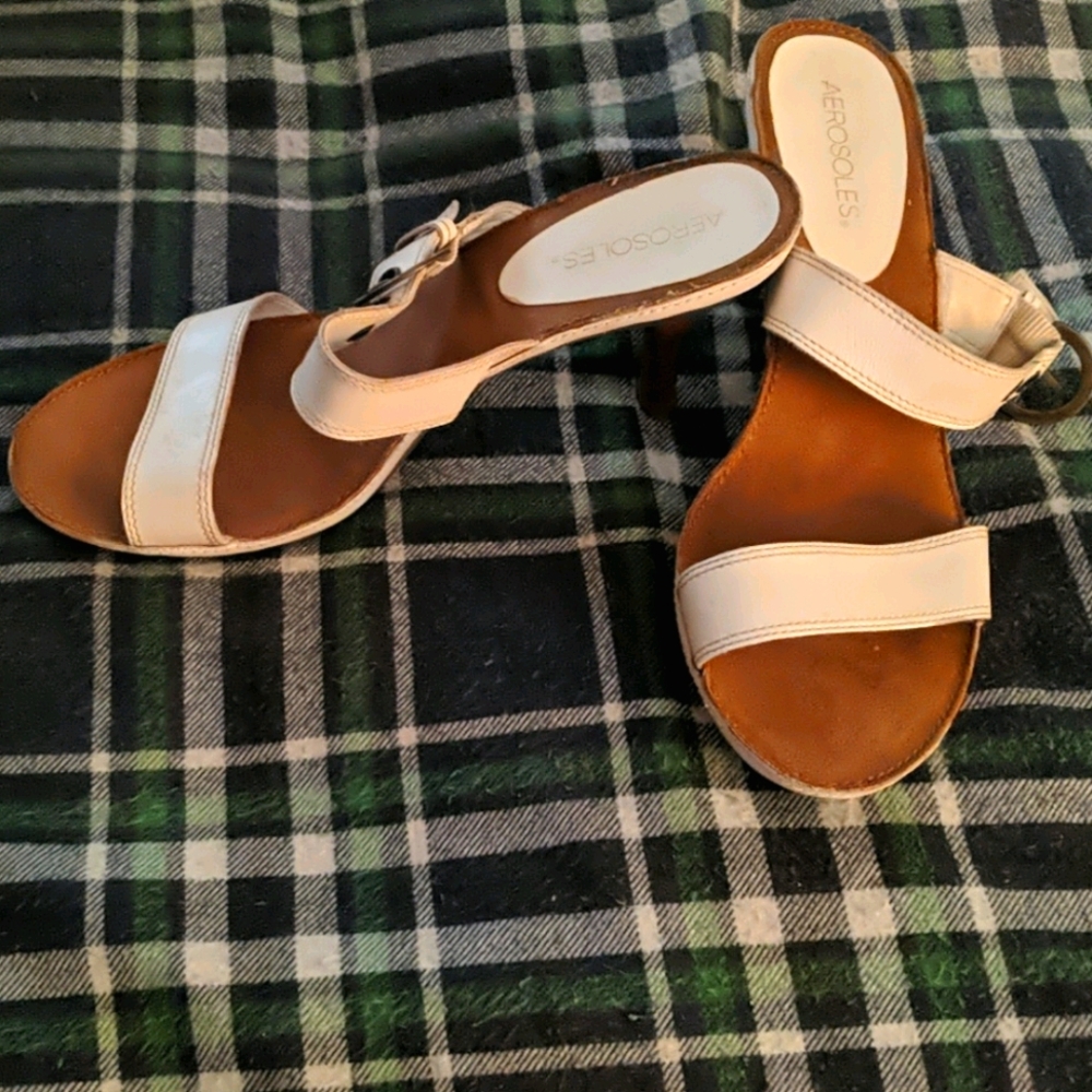 Aerosoles kitten heel sandal